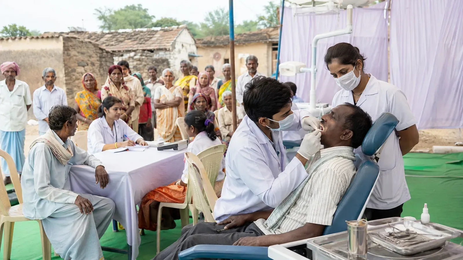 KVG dental professionals and community members at a rural outreach camp